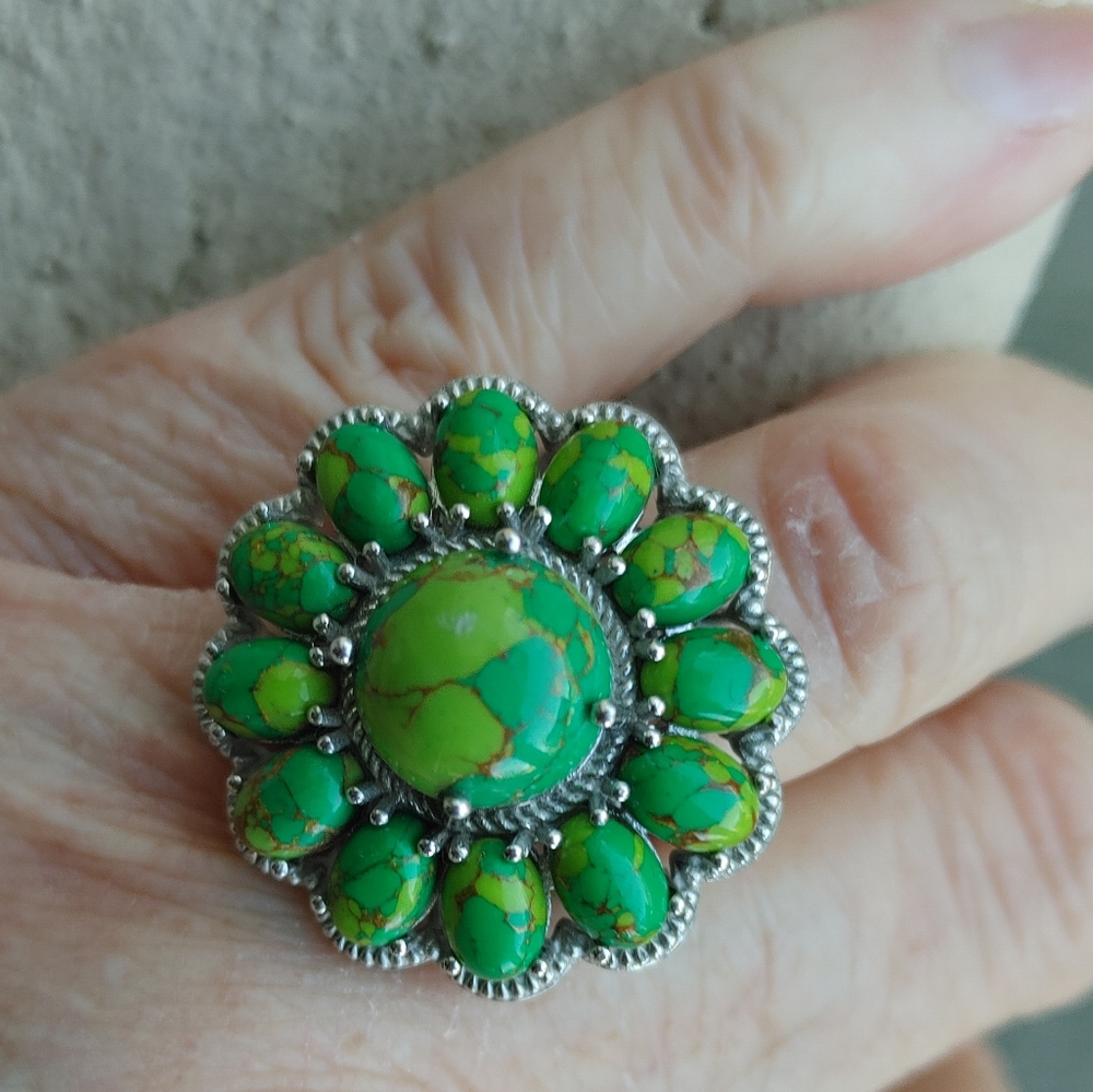 Mohave Green Turquoise Flower Ring in 925 Solid Sterling Silver (Size 7)